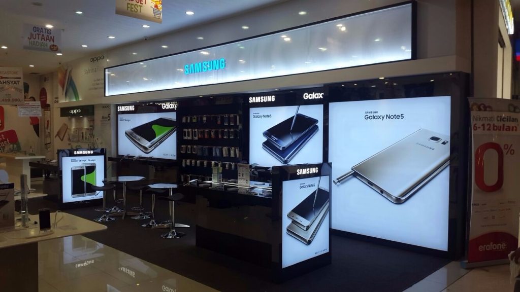 Interior Samsung Store